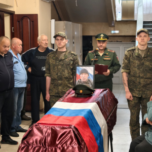 Вторая командировка туда, где бои. С воином Андреем Дмитриевым простились в Артемовском   